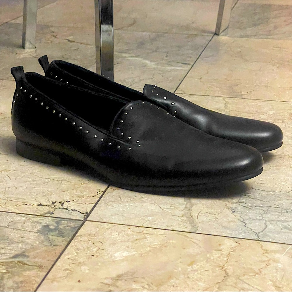 ***TRENDY FIND***Men’s Black Leather studded moccasins size 10. Call It Spring
